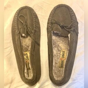 Minnetonka Gray Suede Moccasins with Fur Lining